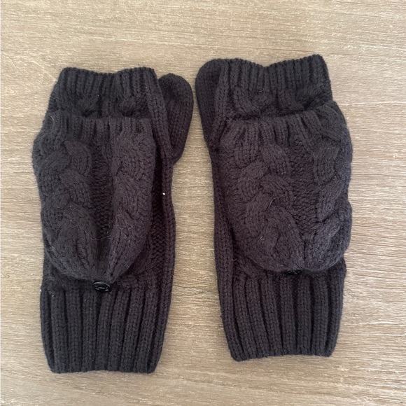 Under armour glove / mittens - Picture 1 of 2